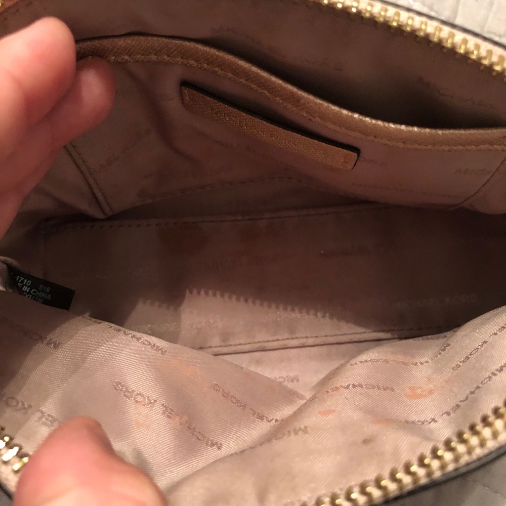Michael Kors cosmetic bag - Picture 3 of 3